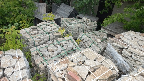 Гранитный плитняк галтованный для мощения купить в Яхрома