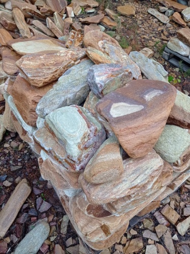 Златолит жёлтый, жёлто-зелёный глыбки и валуны для ланшафтного дизайна купить в Яхрома