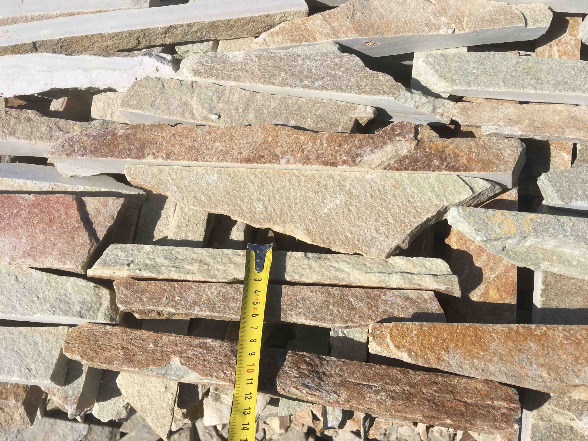 Горбушка златолит золотистый для облицовки купить в Яхрома