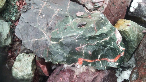 Гигантские зелёные валуны для ландшафтного дизайна весом более 5 тонн купить в Яхрома