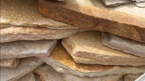 Плитняк златолит жёлтый золотистый для отмостки купить в Яхрома