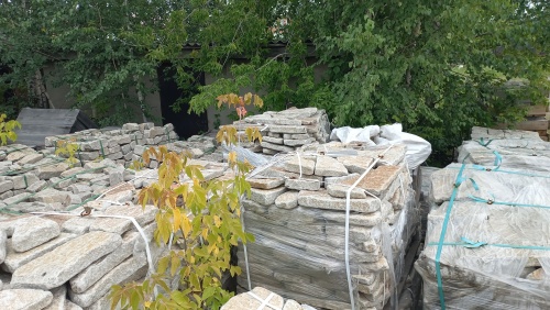 Плитняк галтованный гранитный для ландшафтного дизайна купить в Яхрома