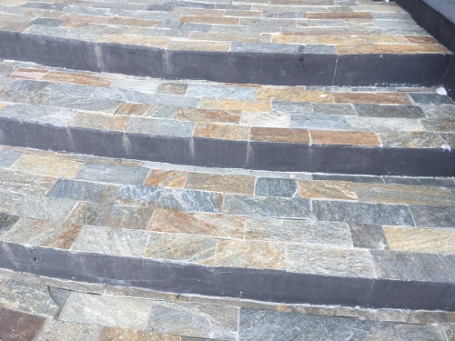 Плитка из Златолита Уральского для лестницы купить в Яхрома