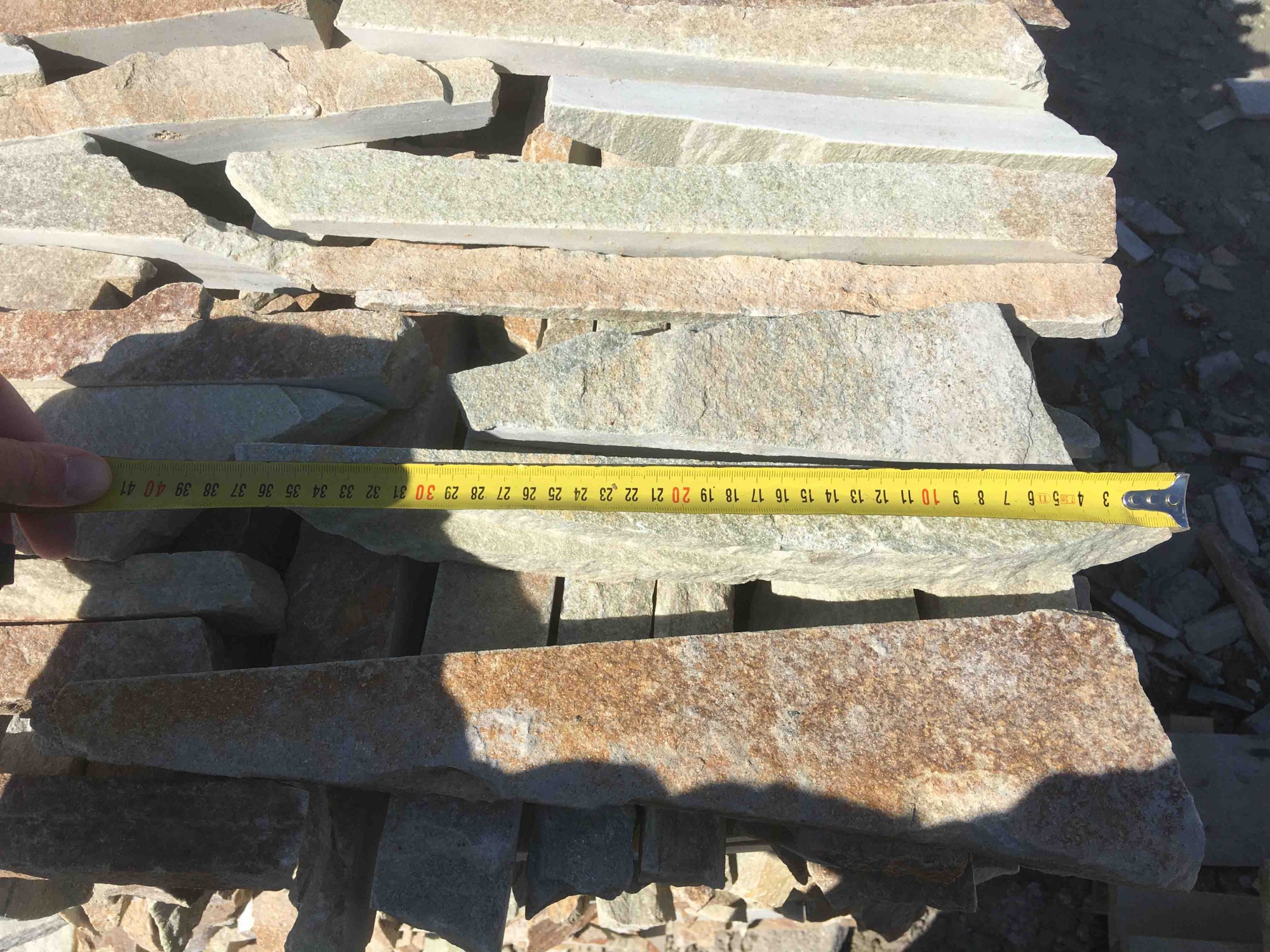 Горбушка златолит золотистый для облицовки купить в Яхрома