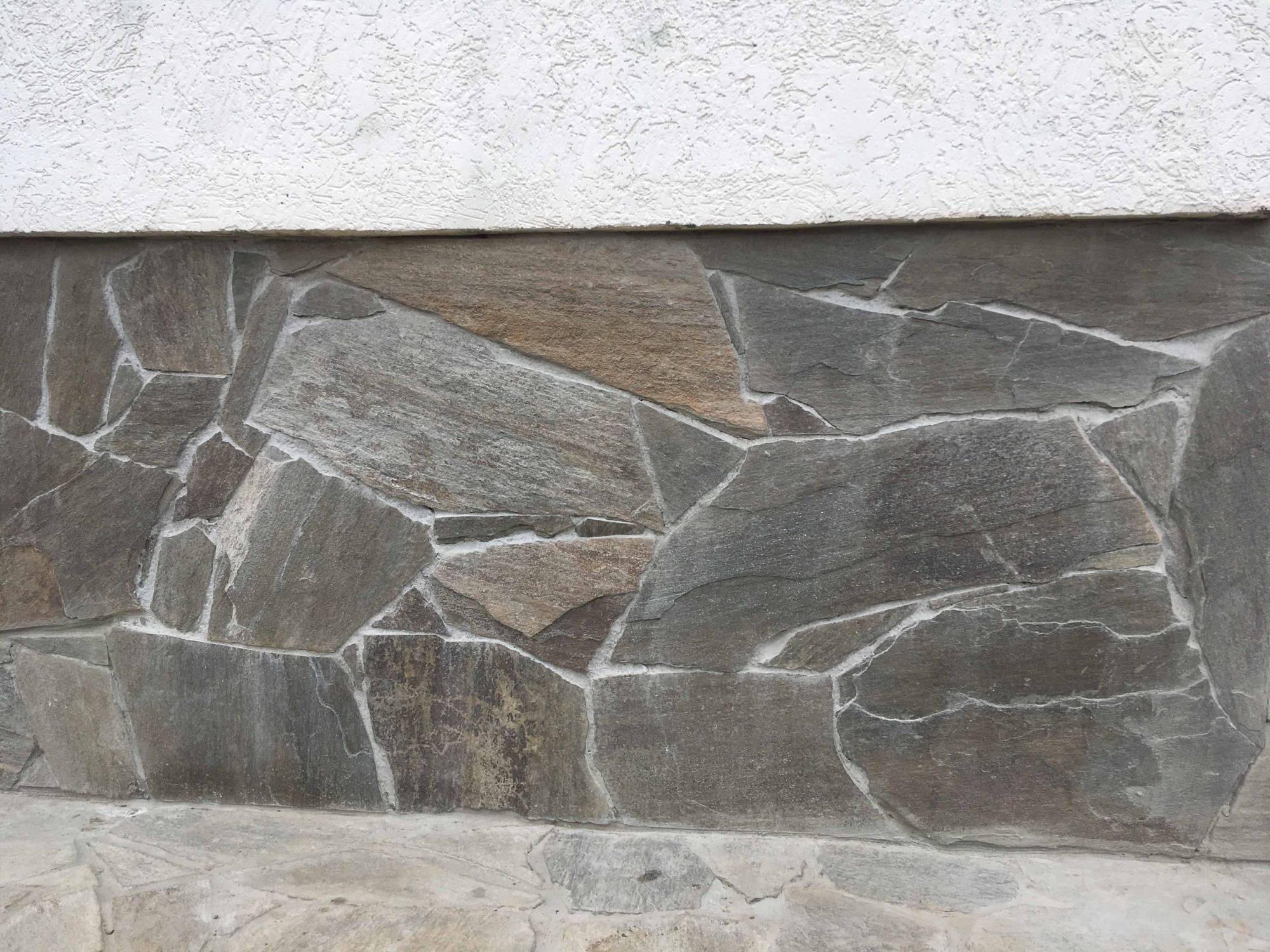 Плитняк златолит Уральский для цоколя, отмостки купить в Яхрома