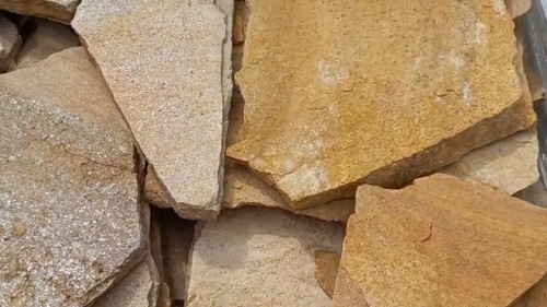 Плитняк златолит жёлтый для цоколя купить в Яхрома