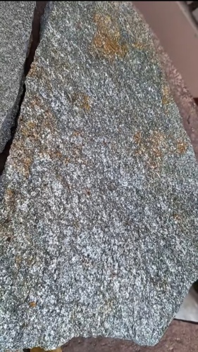 Плитняк златолит серебристый для цоколя, отмостки купить в Яхрома