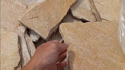 Плитняк златолит жёлтый золотистый для отмостки купить в Яхрома