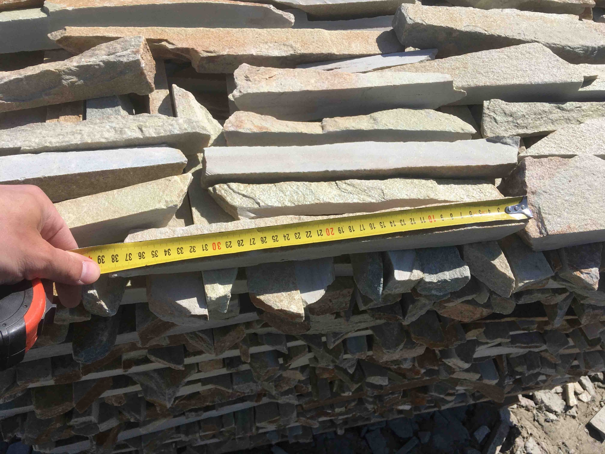 Горбушка златолит золотистый для облицовки купить в Яхрома