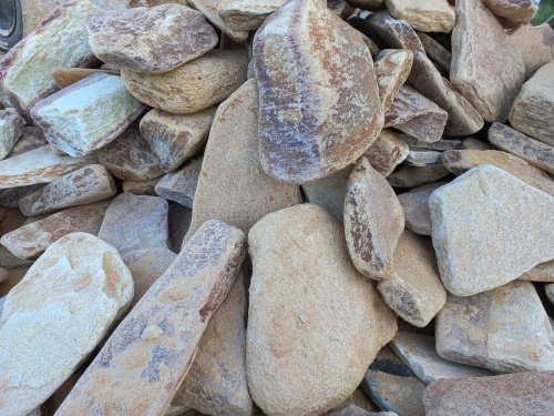 Златолит жёлтый, жёлто-зелёный глыбки и валуны для ланшафтного дизайна купить в Яхрома