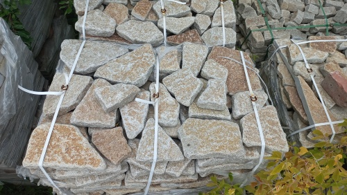 Гранитный плитняк галтованный для парковки купить в Яхрома