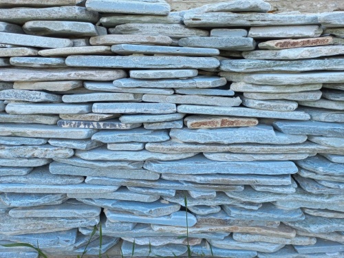 Плитняк златолит зелёный галтованный для цоколя купить в Яхрома