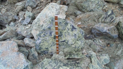 Купить змеевик ландшафтные валуны